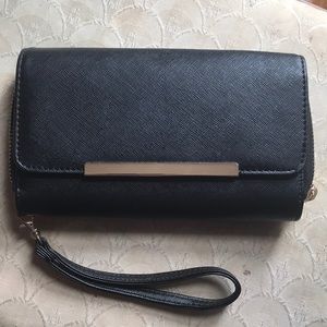 Black wristlet